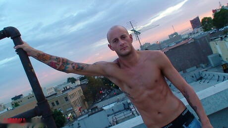 Il bel Ramses e il duro Stagg in una scena di pompino all