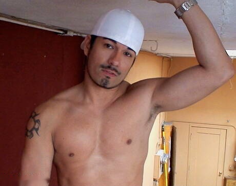 Der harte Kerl Rusty wichst seinen Schwanz