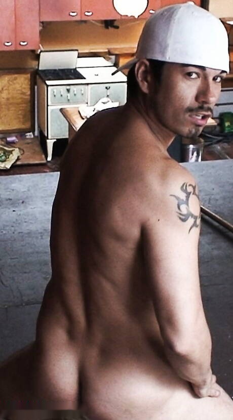 Alterna Dudes: Twardziel Rusty masturbuje się swoim penisem