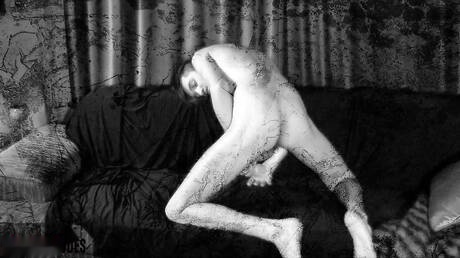 Il bel Teddy si masturba il cazzo