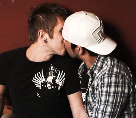 Der harte Kerl Rusty und der Superhengst Daniel haben guten Oralsex