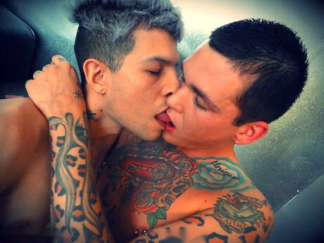 Gespierde Ramses en gespierde Sabastian Fischer in hete kontneukactie