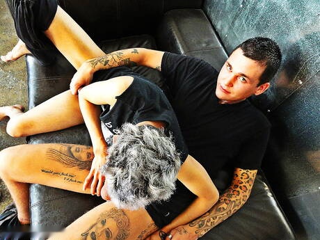 Gespierde Ramses en gespierde Sabastian Fischer in hete kontneukactie