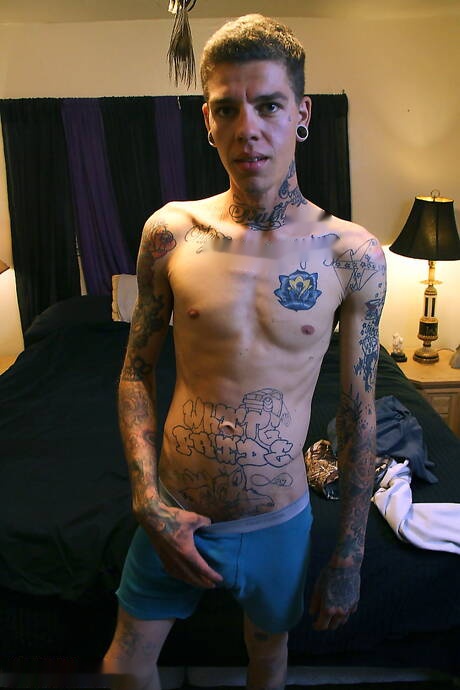 Il giovane Zane si masturba il cazzo