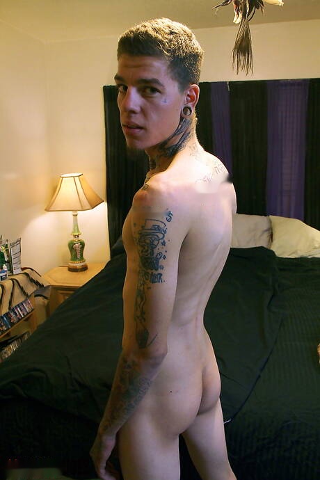 Il giovane Zane si masturba il cazzo