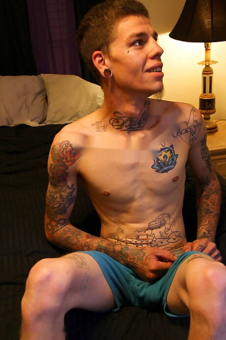 Il giovane Zane si masturba il cazzo