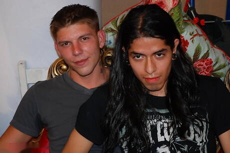 Der amerikanische Schönling Brayden Jaymes und der gut gebaute Angel Garcia lutschen und ficken sich gegenseitig