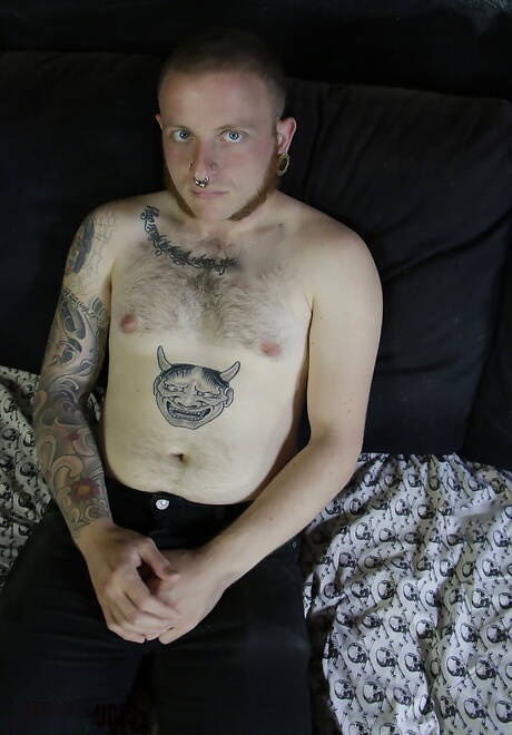 Knappe kerel Oni en stoere kerel Keith Gordon in pikzuigscène