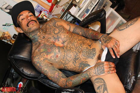 El duro Thrasher muestra un cuerpo perfecto