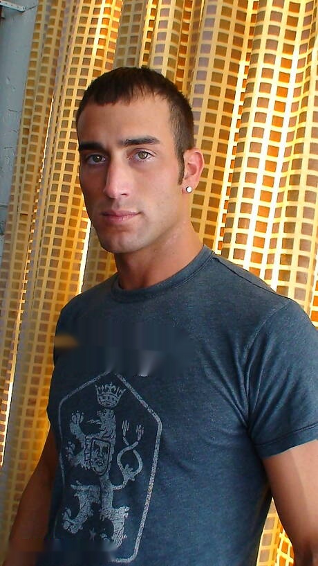 Alterna Dudes: 美國大力士斯賓塞·里德和肌肉發達的凱德在吸吮陰莖的場景中