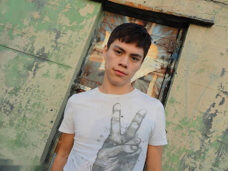 Les jeunes Américains Alec Grey et Josh Bensan dans une scène de fellation à l