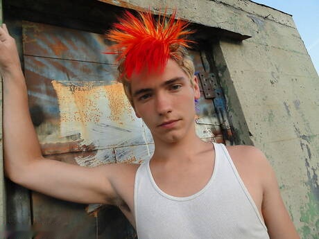 Alterna Dudes: Hot american guys young boy Alec Grey and young dude Josh Bensan in blowjob scene outside