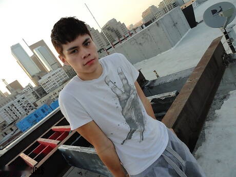 Les jeunes Américains Alec Grey et Josh Bensan dans une scène de fellation à l