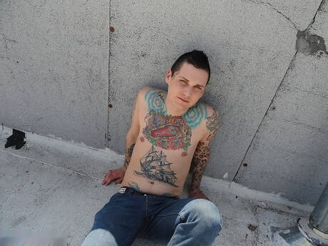 Dustin le costaud et Sabastian Fischer le costaud dans une scène homosexuelle torride en extérieur