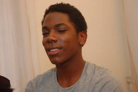 Il bellissimo Jj e lo splendido ragazzo Quinn Cassidy in una scena di pompino interrazziale