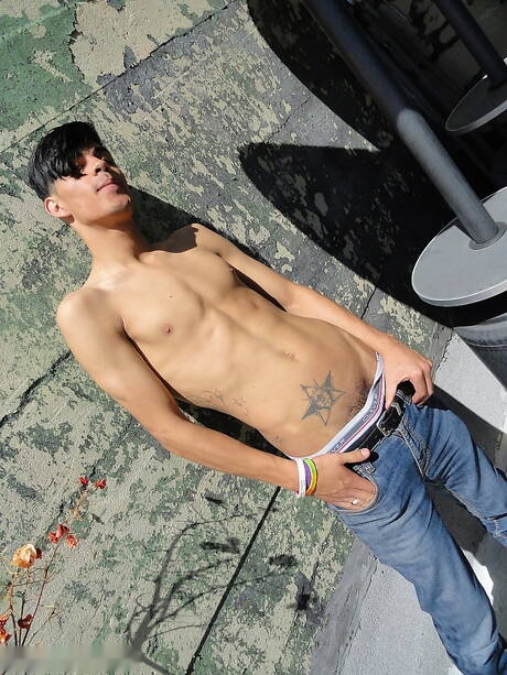 Nice Kennet posing naked and showing tight ass outside