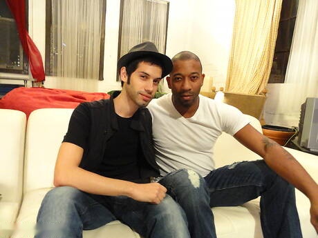 Alterna Dudes: Lo stallone Adam Moon e lo stallone Kamrun si succhiano e si scopano a vicenda