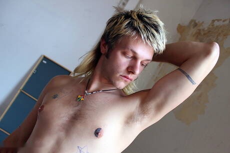 Hunk Angel Spheres zeigt einen wunderschönen Körper