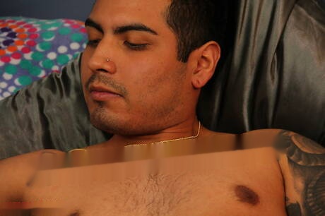 Alterna Dudes: Latino well-built Omar Espinoza jerk off