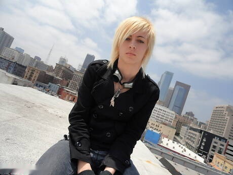 Pretty boy Alaric jerk off outdoor