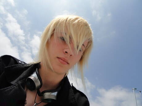 Pretty boy Alaric jerk off outdoor