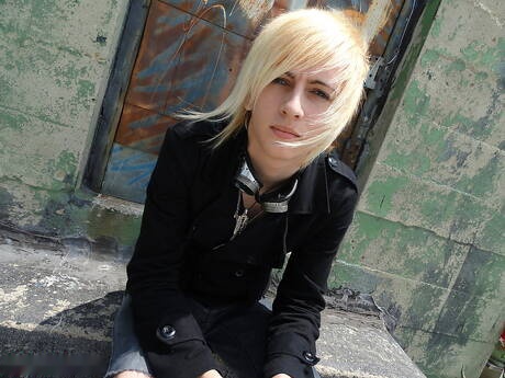 Pretty boy Alaric jerk off outdoor