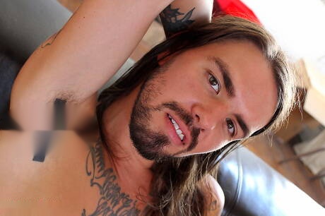 Le star americane, il bel ragazzo Murphy Maxwell e lo stallone James Ryder si godono un bel sesso orale all