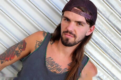 Le star americane, il bel ragazzo Murphy Maxwell e lo stallone James Ryder si godono un bel sesso orale all