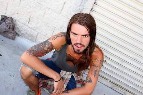 Le star americane, il bel ragazzo Murphy Maxwell e lo stallone James Ryder si godono un bel sesso orale all