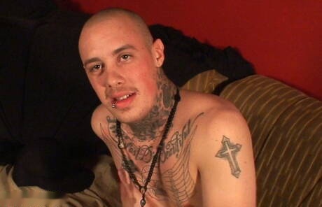 Strongman Joe si masturba