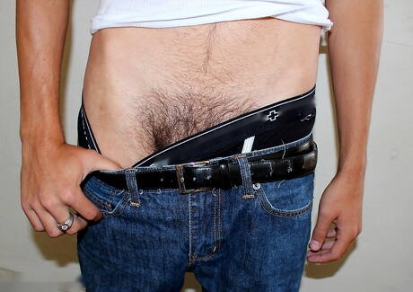 Il bellissimo ragazzo Wayne e il sexy amico Rave in una scena di pompino