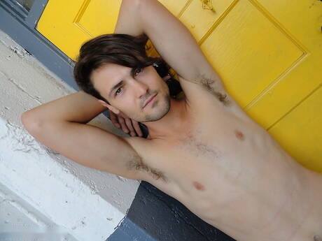 Superstud Seere si masturba il cazzo all