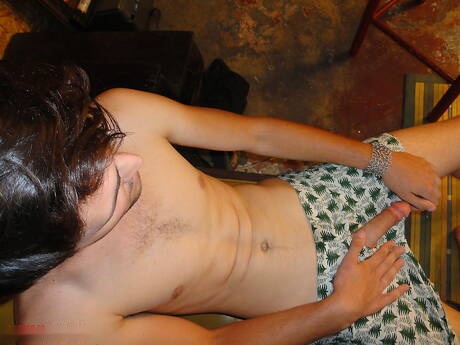 Superstud Seere si masturba il cazzo all