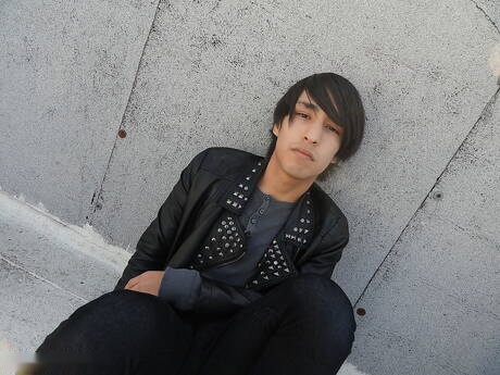 El chico caliente Zach y el hermoso chico Envy en una escena de mamada al aire libre