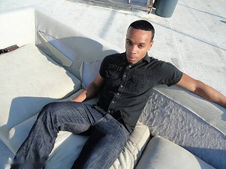 El chico caliente Zach y el hermoso chico Envy en una escena de mamada al aire libre