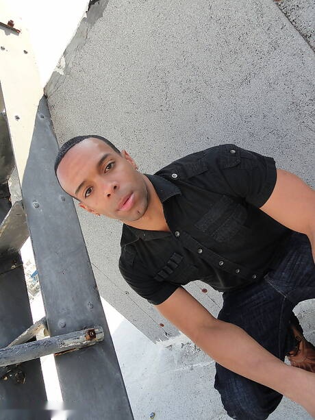 El chico caliente Zach y el hermoso chico Envy en una escena de mamada al aire libre