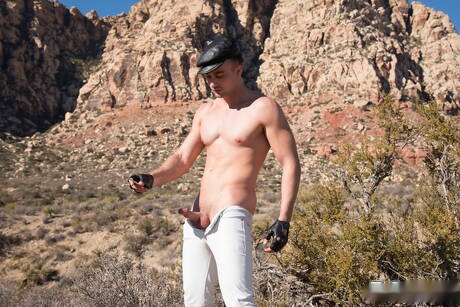 Il peloso stallone americano Mason Lear dominato e umiliato all