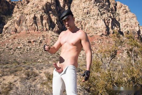 Il peloso stallone americano Mason Lear dominato e umiliato all