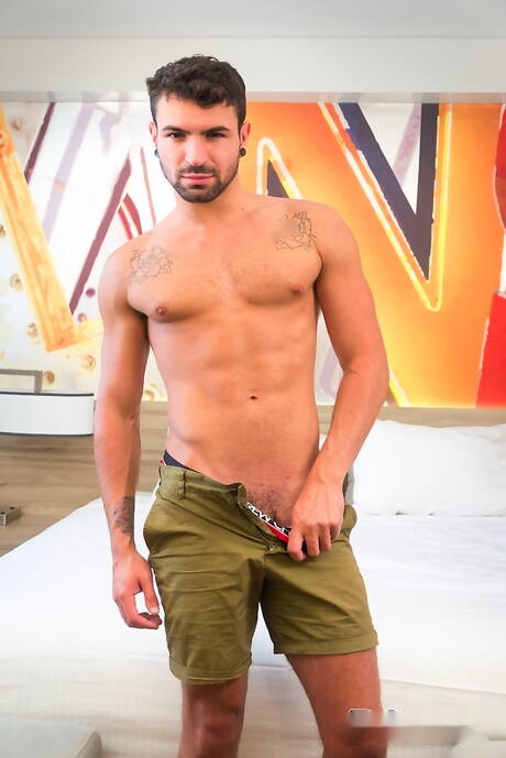 Latin beefcake Ian Greene posing naked and showing tight ass