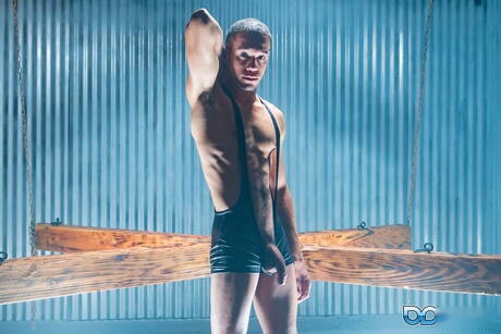 Siłacz Odin Strokes i amerykański przystojniak Brian Bonds lubią być upokarzani