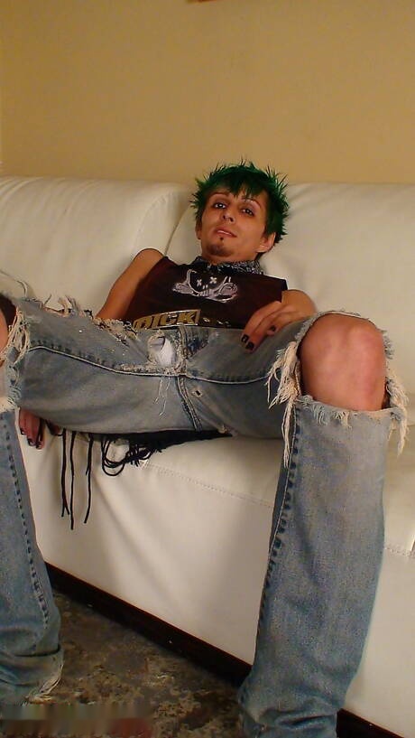 Sexy jongen Tyler Crue en knappe jongen Skyler hebben goede orale seks