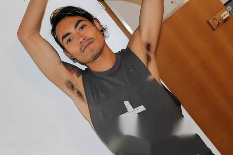 Il fusto americano Saint Dillon e il robusto Ian Crash si godono un bel sesso orale