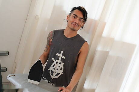 Il fusto americano Saint Dillon e il robusto Ian Crash si godono un bel sesso orale