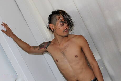 Il fusto americano Saint Dillon e il robusto Ian Crash si godono un bel sesso orale