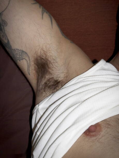 FTM Dicky Johnson in solo-pornoscène