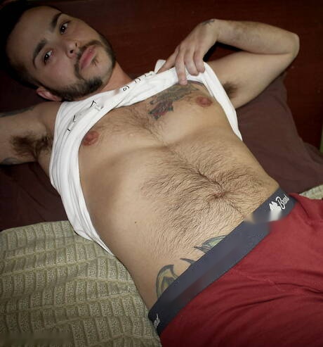 FTM Dicky Johnson in solo-pornoscène