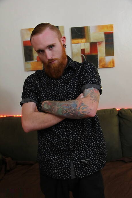 American pretty boy Dom Ty jerk off his cock