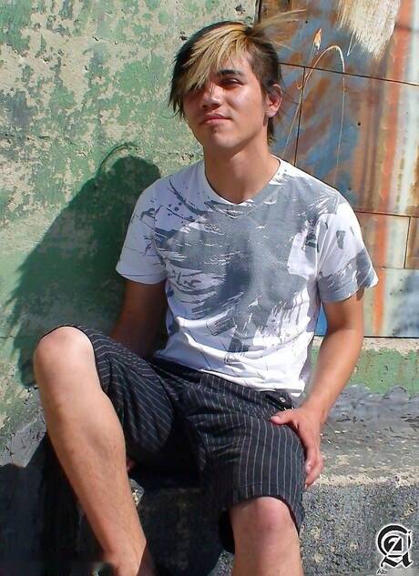 Alterna Dudes: Il super stallone Ian Crash mostra un corpo perfetto all