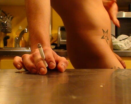 Le beau mec américain Jake Ryans et le jeune Aden Worth ont une bonne fellation