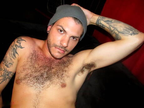 Alterna Dudes: American husky guy Tristan Mathews jerk off